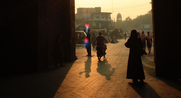 Paquistão: especialistas em direitos humanos pedem ação sobre conversões religiosas coagidas e casamento infantil