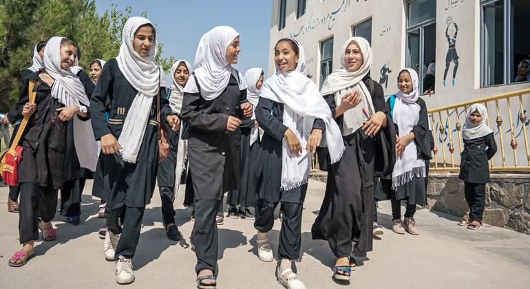Afeganistão: Delegação da ONU diz ao Talibã para acabar com o confinamento, a privação e o abuso dos direitos das mulheres