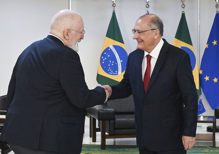 Presidente em exercício, Geraldo Alckmin, e VP Executivo da Comissão Europeia, Frans Timmermans