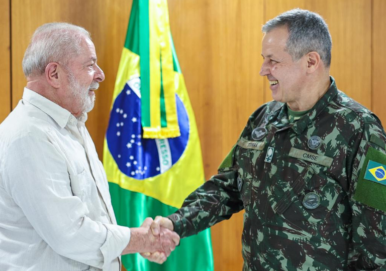 Lula e general Tomás Miguel Ribeiro Paiva