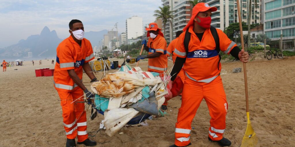 Rio: Comlurb antecipa ação de conscientização de banhistas sobre lixo