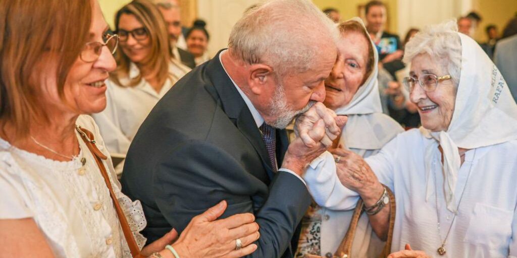 Argentina: Lula se encontra Mães e Avós da Praça de Maio 