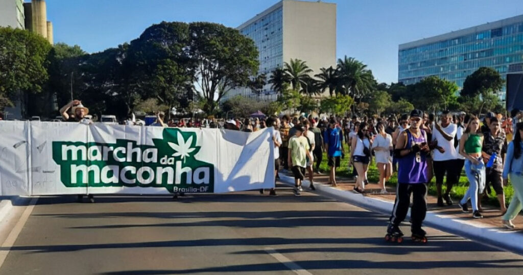 Marcha da Macoonha aconteceu neste domingo (21), em Brasília